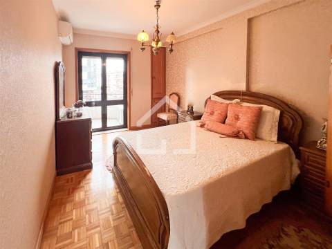 T3 com Terraço, em pleno centro Sta. M. Feira!