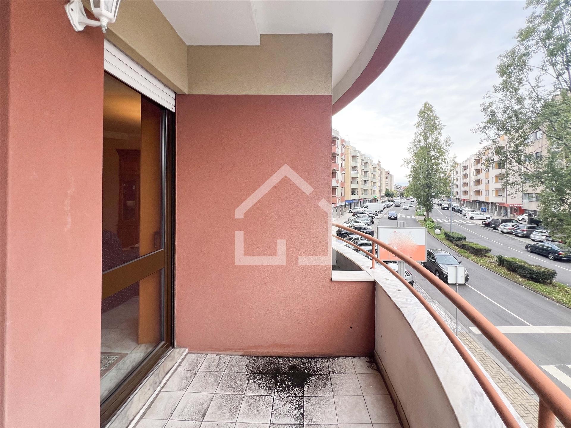 T3 com Terraço, em pleno centro Sta. M. Feira!