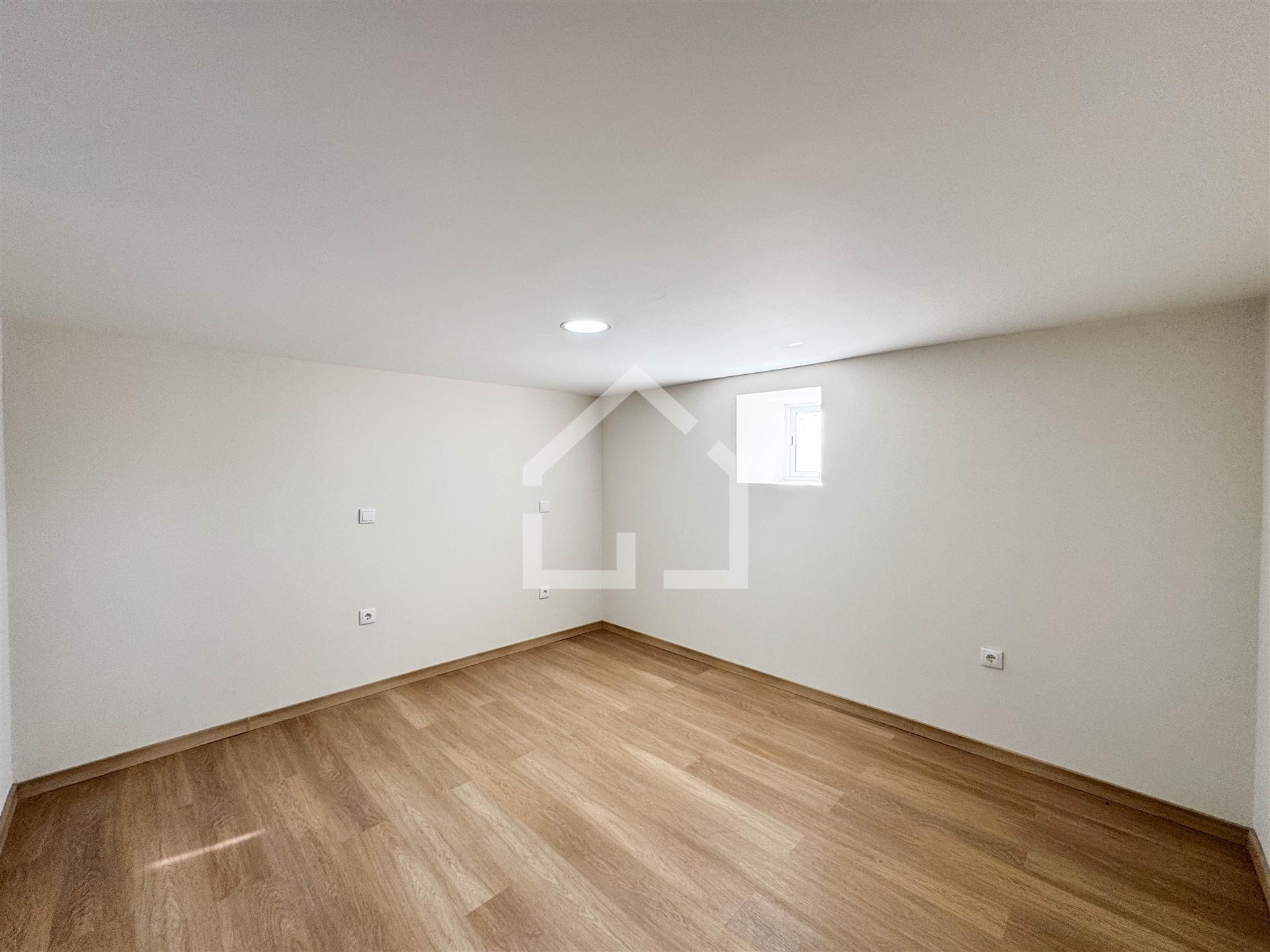 Moradia (T3 + T1) - Palmaz