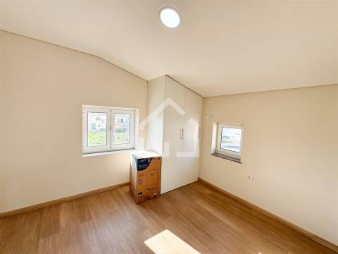 Moradia (T3 + T1) - Palmaz