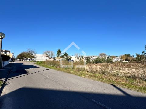 Terreno com projeto aprovado para 3 moradias térreas