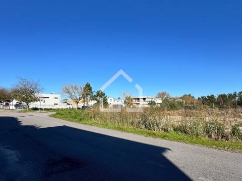 Terreno com projeto aprovado para 3 moradias térreas