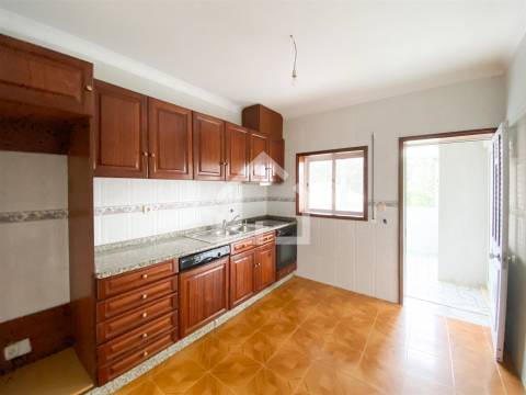 Moradia com 2 Habitações - Souto