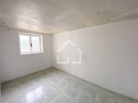 Moradia com 2 Habitações - Souto