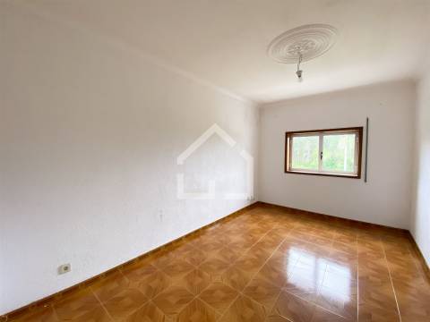 Moradia com 2 Habitações - Souto