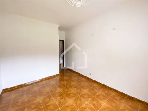 Moradia com 2 Habitações - Souto