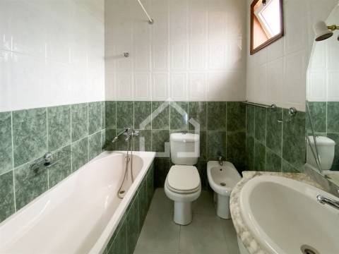 Moradia com 2 Habitações - Souto