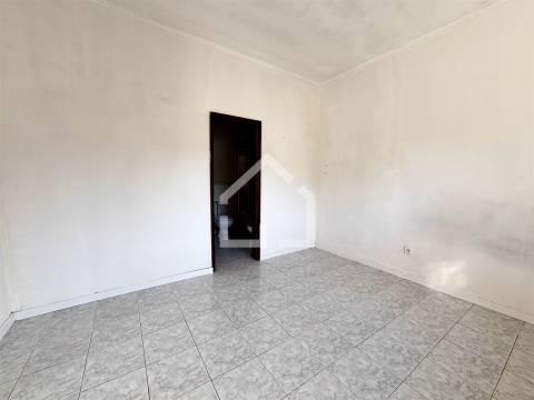 Moradia com 2 Habitações - Souto