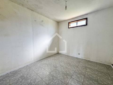 Moradia com 2 Habitações - Souto