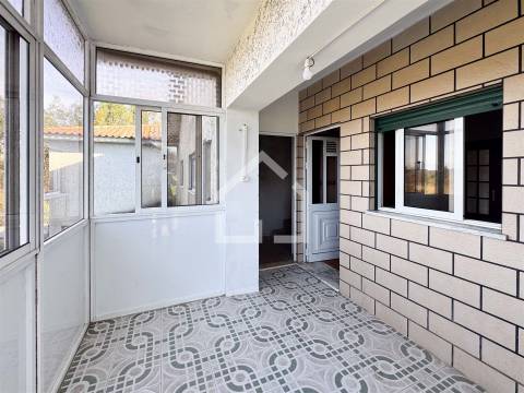 Moradia com 2 Habitações - Souto