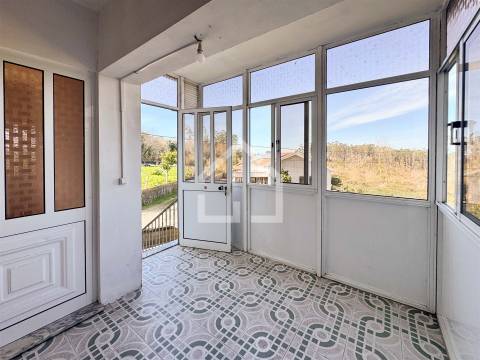 Moradia com 2 Habitações - Souto
