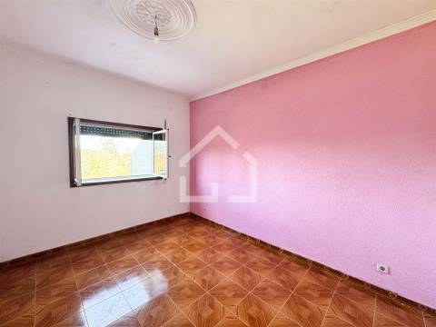 Moradia com 2 Habitações - Souto
