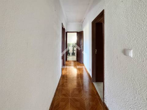 Moradia com 2 Habitações - Souto