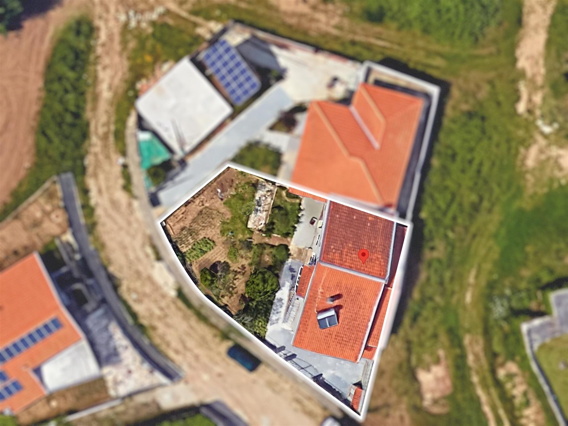 Moradia com 2 Habitações - Souto