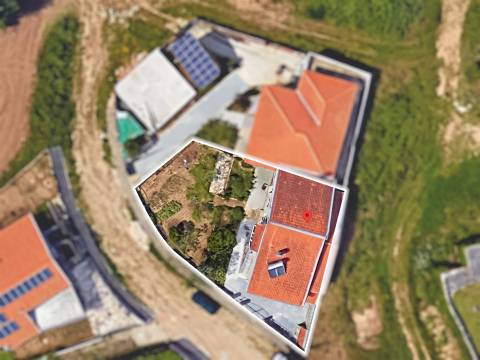 Moradia com 2 Habitações - Souto