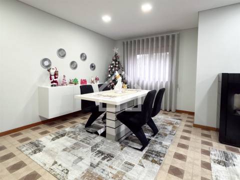 T3 com Piscina - Fiães