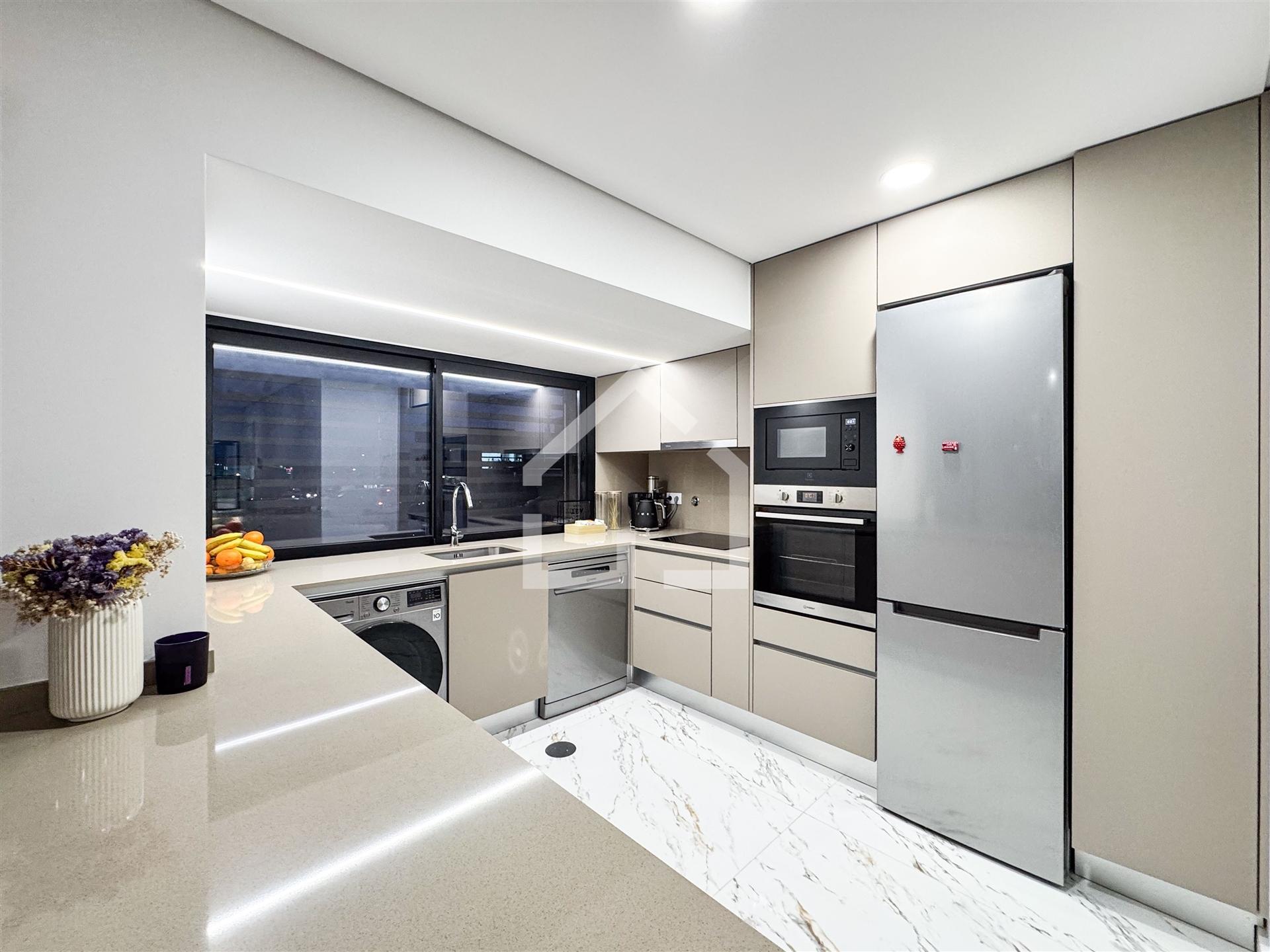 T2 com Terraço e Piscina - Santa Maria da Feira