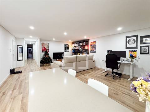 T2 com Terraço e Piscina - Santa Maria da Feira