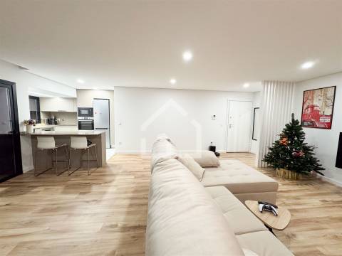 T2 com Terraço e Piscina - Santa Maria da Feira