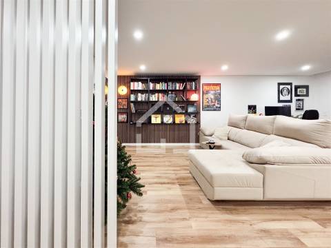 T2 com Terraço e Piscina - Santa Maria da Feira