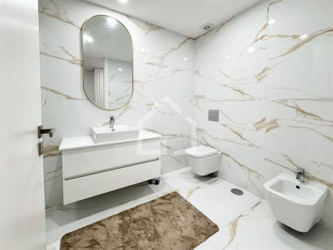 T2 com Terraço e Piscina - Santa Maria da Feira