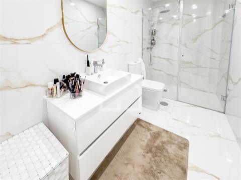 T2 com Terraço e Piscina - Santa Maria da Feira