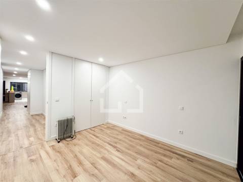 T2 com Terraço e Piscina - Santa Maria da Feira