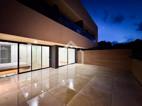 T2 com Terraço e Piscina - Santa Maria da Feira