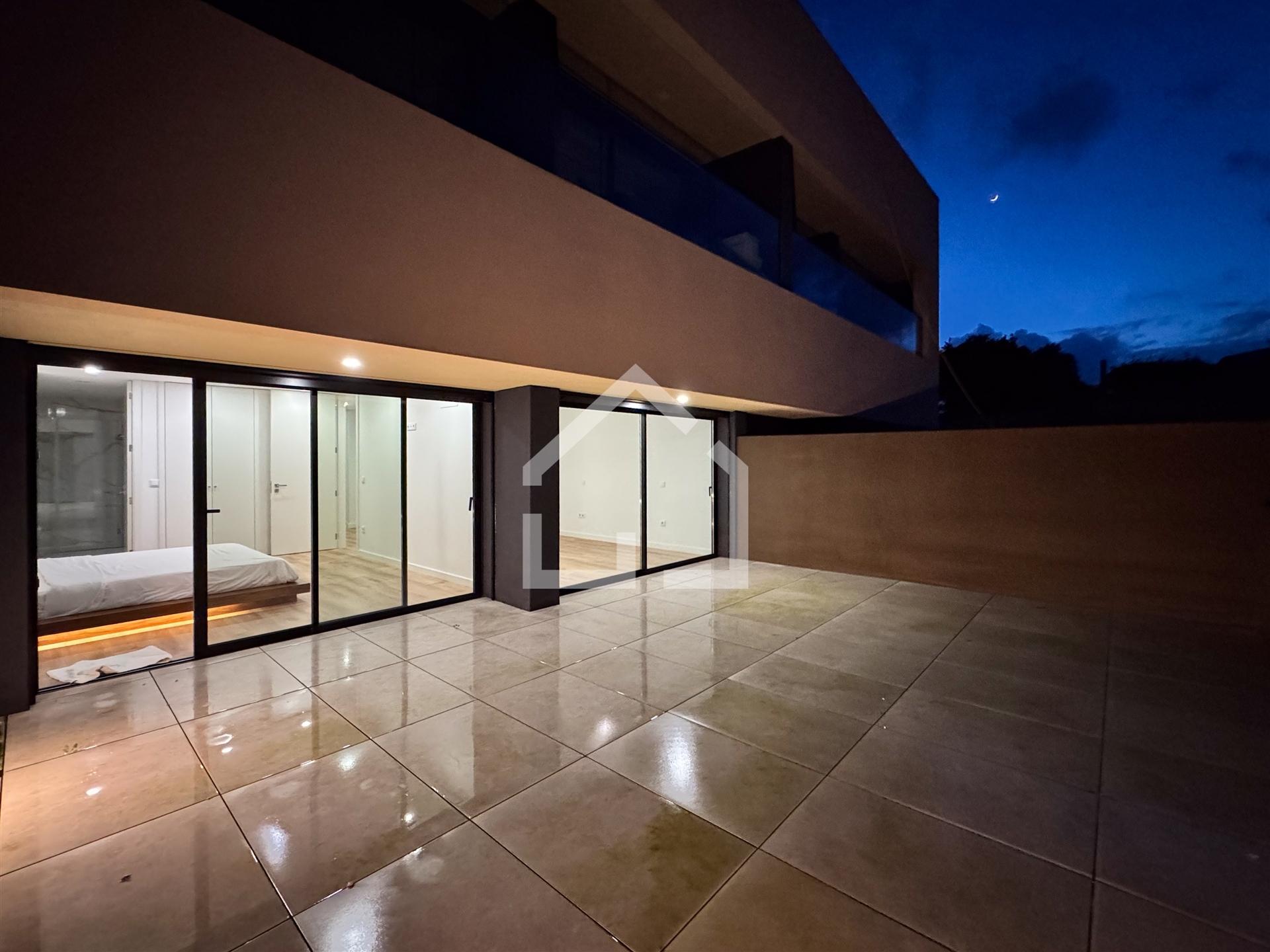 T2 com Terraço e Piscina - Santa Maria da Feira