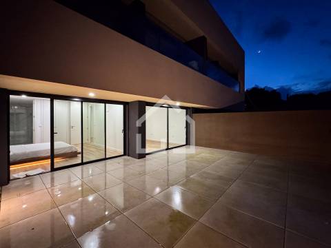 T2 com Terraço e Piscina - Santa Maria da Feira