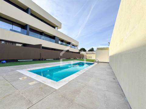 T2 com Terraço e Piscina - Santa Maria da Feira