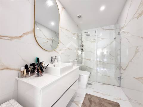 T2 com Terraço e Piscina - Santa Maria da Feira