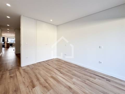 T2 com Terraço e Piscina - Santa Maria da Feira