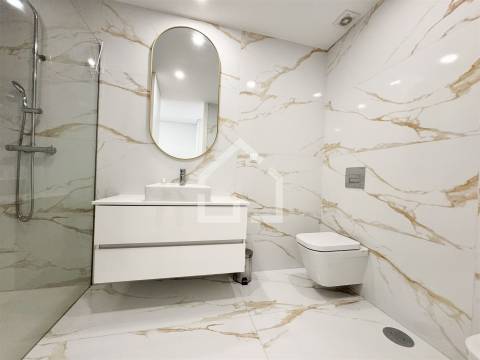 T2 com Terraço e Piscina - Santa Maria da Feira