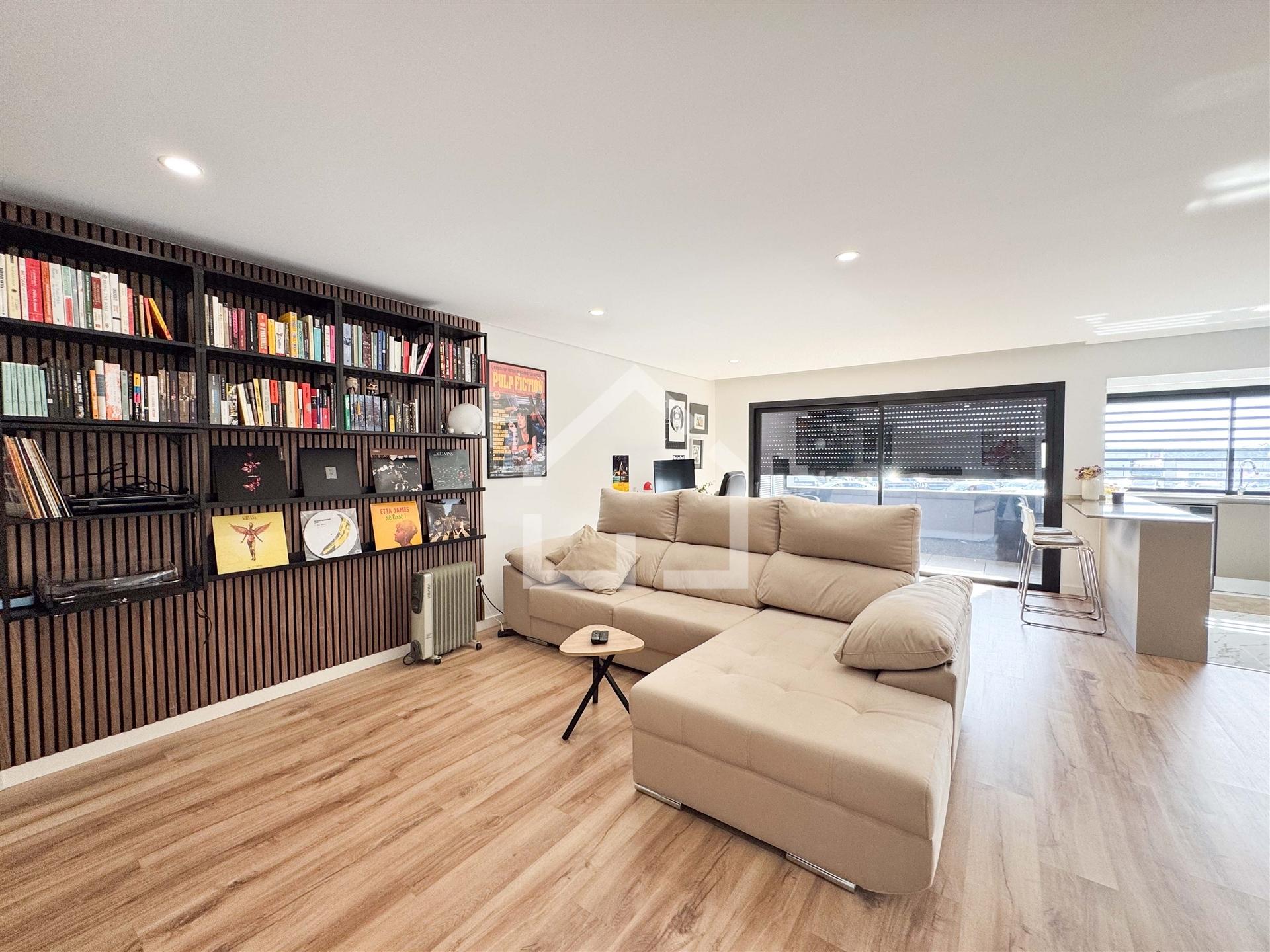 T2 com Terraço e Piscina - Santa Maria da Feira