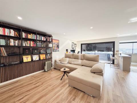 T2 com Terraço e Piscina - Santa Maria da Feira