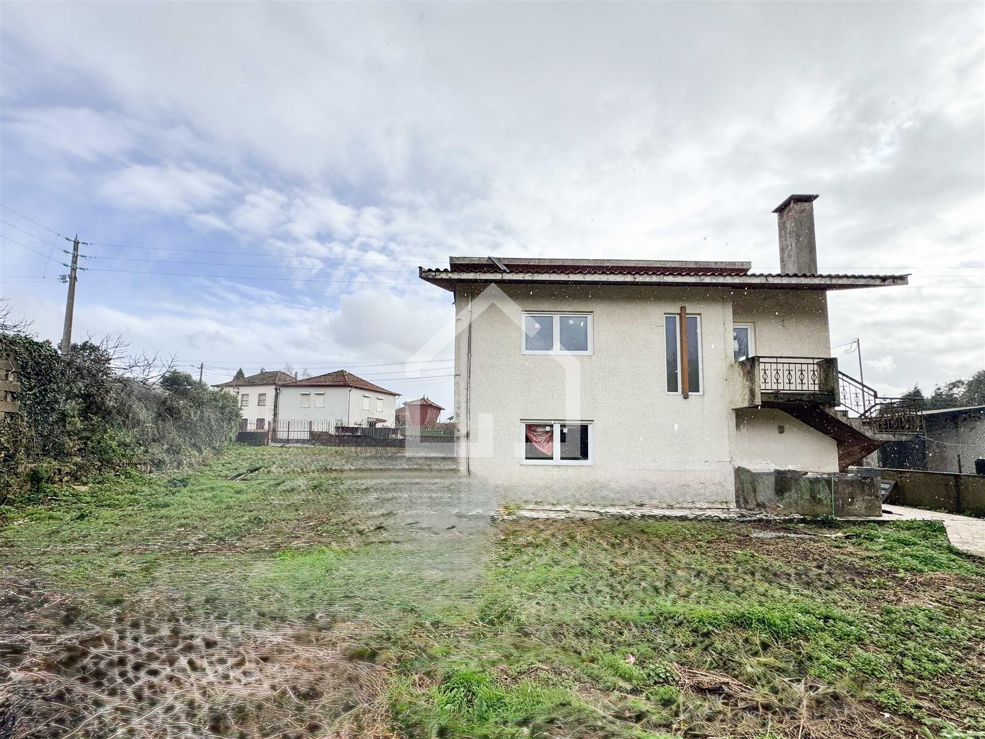 Moradia T3 RENOVADA - 2.860m2 de Terreno