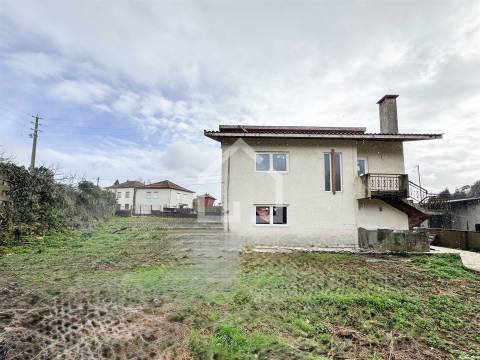 Moradia T3 RENOVADA - 2.860m2 de Terreno