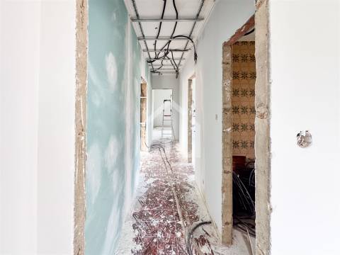 Moradia T3 RENOVADA - 2.860m2 de Terreno