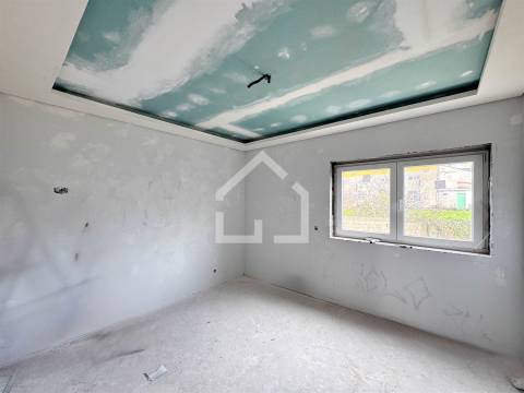 Moradia T3 RENOVADA - 2.860m2 de Terreno