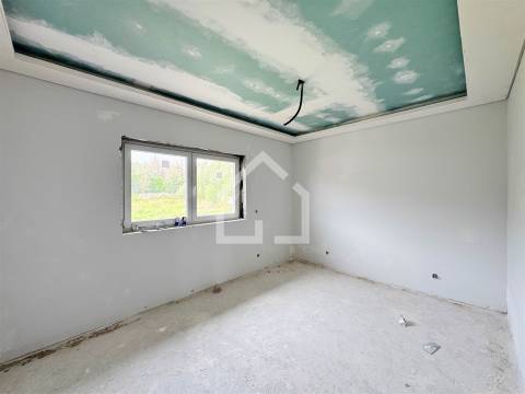 Moradia T3 RENOVADA - 2.860m2 de Terreno