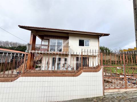 Moradia T3 RENOVADA - 2.860m2 de Terreno