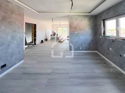 Moradia T3 RENOVADA - 2.860m2 de Terreno