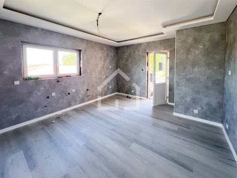 Moradia T3 RENOVADA - 2.860m2 de Terreno