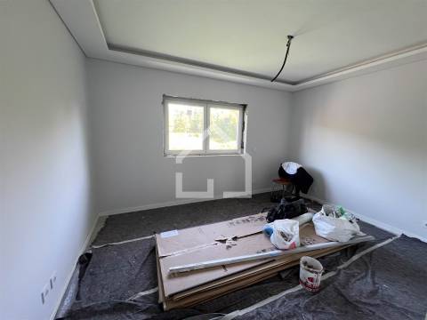Moradia T3 RENOVADA - 2.860m2 de Terreno