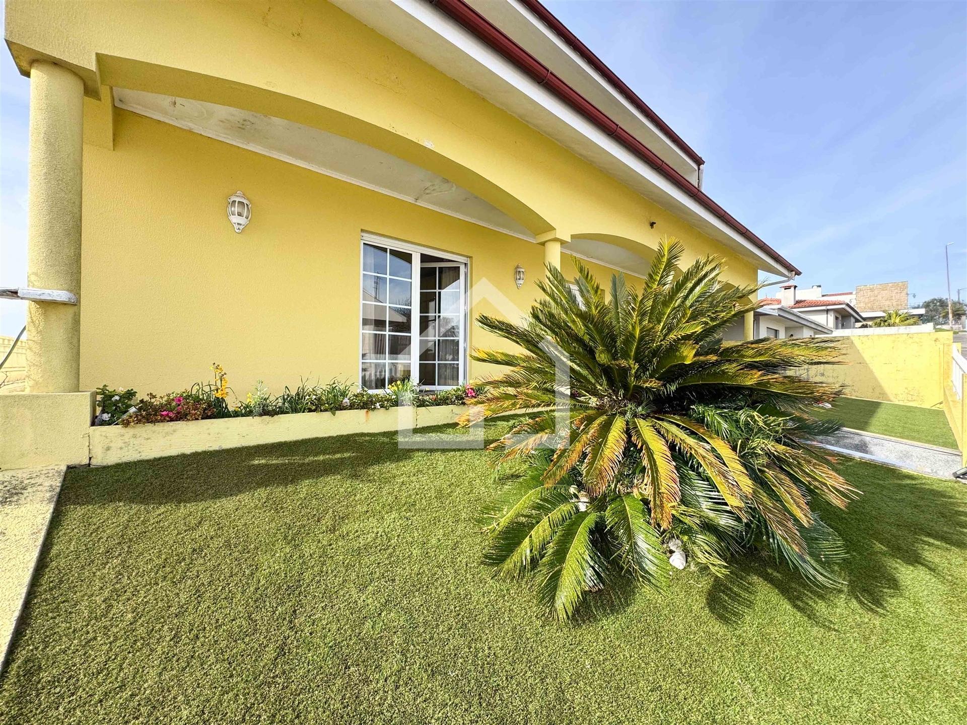 Moradia T5 - São João de Ver