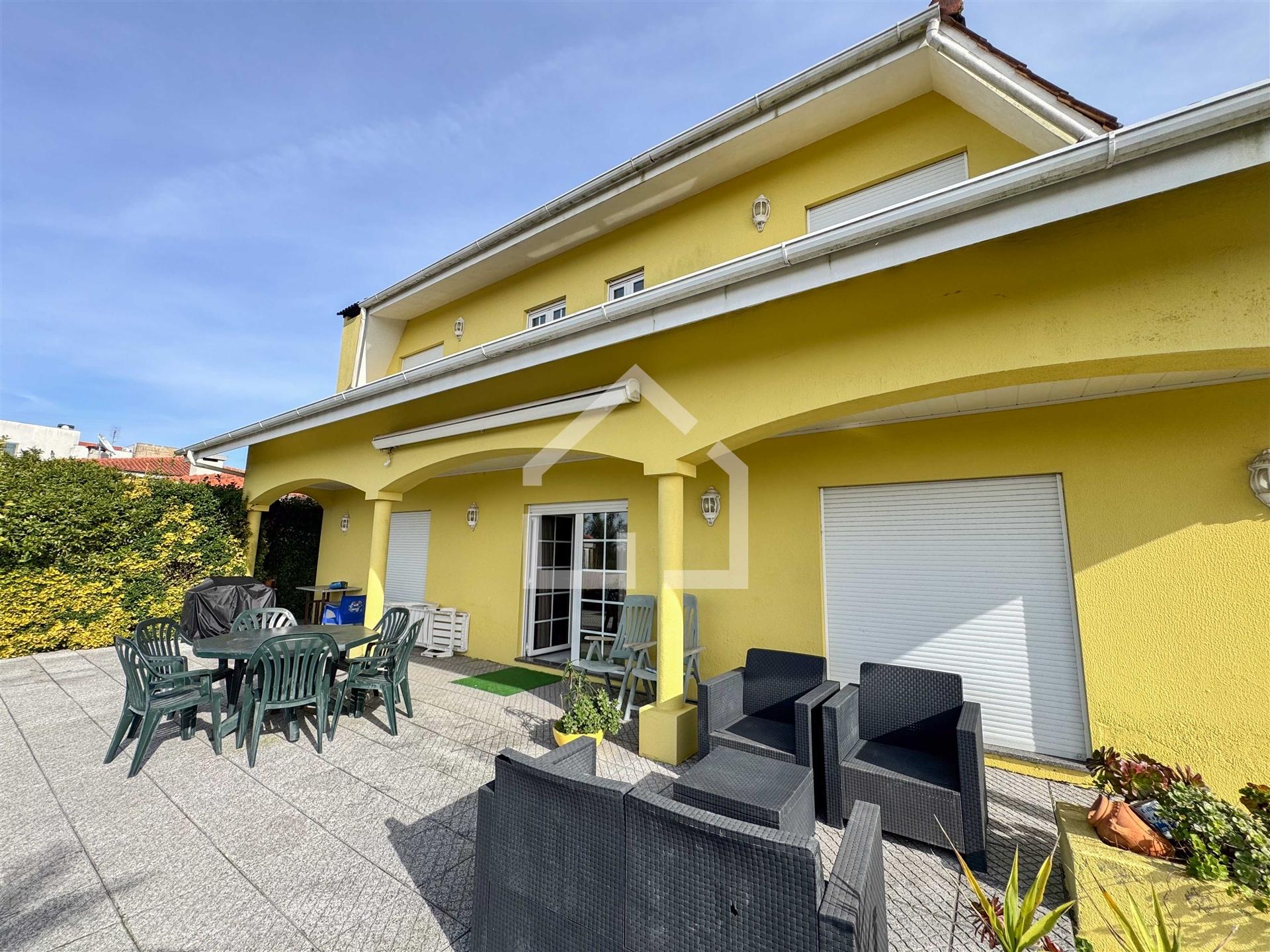 Moradia T5 - São João de Ver