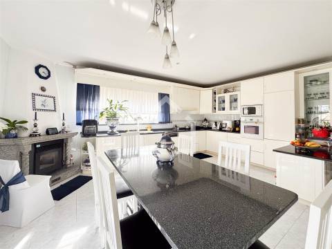 Moradia T5 - São João de Ver