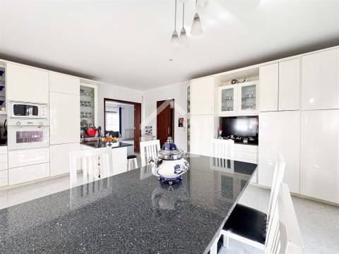 Moradia T5 - São João de Ver