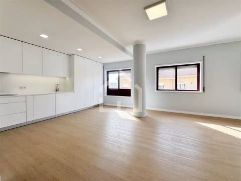 T2+1 Renovado - junto ao Gaia Shopping